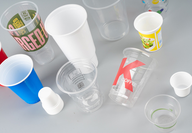 Fabricaci&oacute;n de vasos de marca personalizados