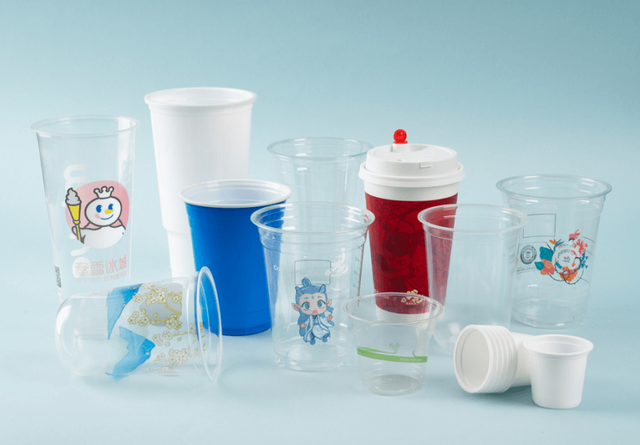 Producci&oacute;n de vasos de material ecol&oacute;gico